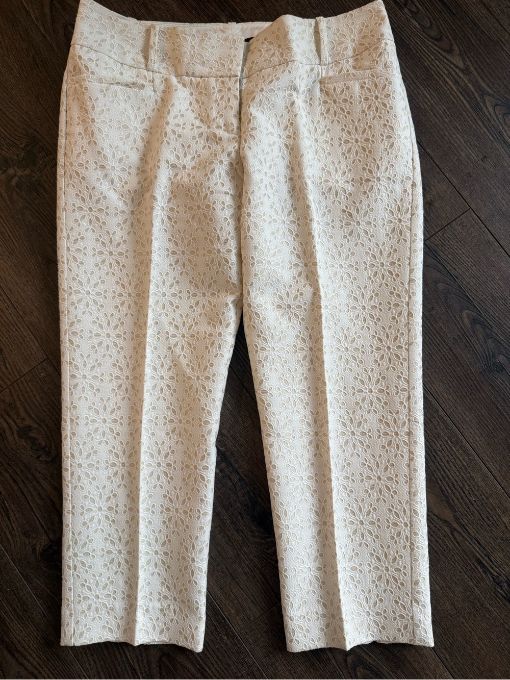 The Limited Drew Fit Cream Tan Eyelet Floral Straight-Leg Cropped Pants Size 6